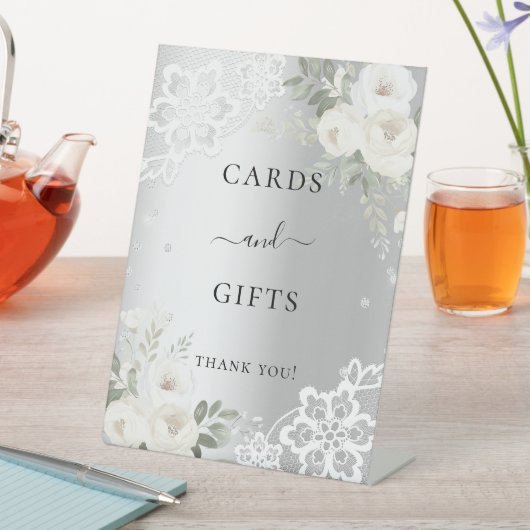 Silberne weiße Flora Spitzentaschenkarten - Zeiche Sockelschild (In Situ)