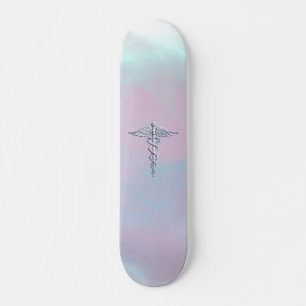 Silberner Caduceus-medizinische Skateboard