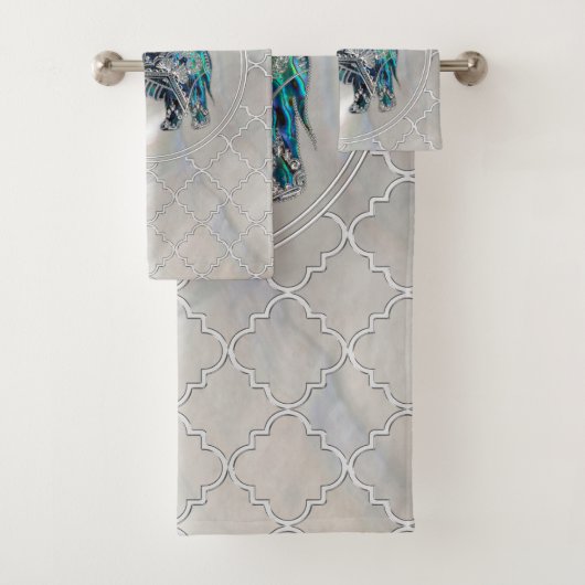 Silberner gerahmter Elefant auf Ohrschnecke und Badhandtuch Set (Insitu)