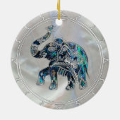 Silberner gerahmter Elefant auf Ohrschnecke und Keramik Ornament (Hinten)