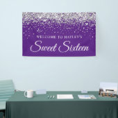 Silberner Glitzer auf dem Royal Lila 16 . Geburtst Banner (Messeveranstaltung)