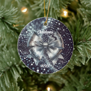 Silberner Metallbogen Leuchtendes Jahr Akzent Keramik Ornament