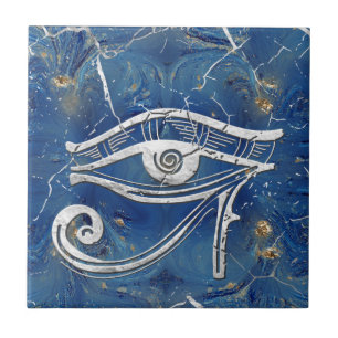 Silbernes ägyptisches Auge von Horus auf blauem Fliese