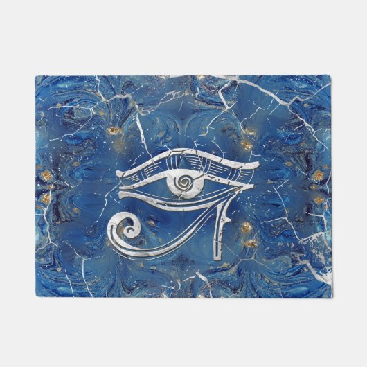 Silbernes ägyptisches Auge von Horus auf blauem Fußmatte (Vorderseite)