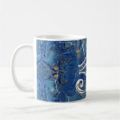 Silbernes ägyptisches Auge von Horus auf blauem Kaffeetasse (Links)