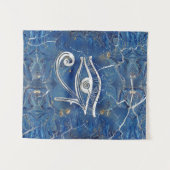 Silbernes ägyptisches Auge von Horus auf blauem Wandteppich (Vorderseite (Horizontal))