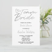 Silbernes Brautparty des Team-Braut-Imitats laden Einladung (Stehend Vorderseite)