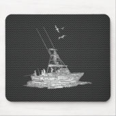 Silbernes Fischerboot auf Kohlenstoff-Faser Mousepad (Vorne)