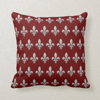 Silbernes Fleur de Lys Floral königliches rotes Kissen