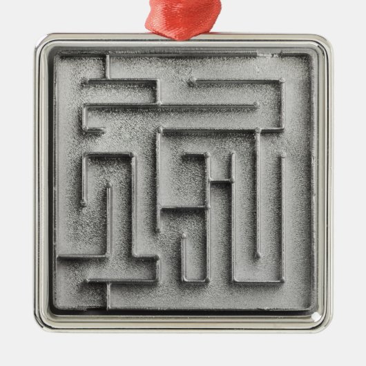 Silbernes Labyrinth Ornament Aus Metall (Vorne)