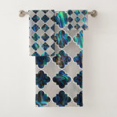 Silbernes marokkanisches Muster auf dem Perlmutt Badhandtuch Set (Insitu)