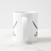 Silberschädel und Schwerter, überquert Jumbo-Tasse (Rückseite)