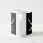 Silberschädel und Schwerter, überquert Jumbo-Tasse (Rückseite)