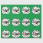 Silberschmuck auf grünem Umschlagpapier Geschenkpapier (Flach)
