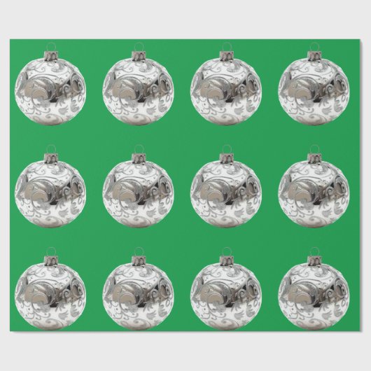 Silberschmuck auf grünem Umschlagpapier Geschenkpapier (Flach)