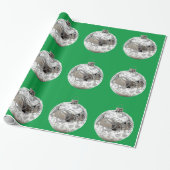 Silberschmuck auf grünem Umschlagpapier Geschenkpapier (Ungerollt)