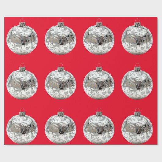 Silberschmuck auf rotem Umschlagpapier Geschenkpapier (Flach)