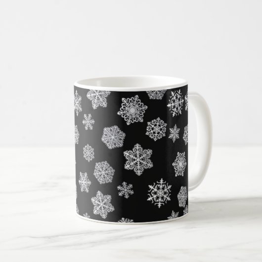 Silberschneeflocken auf schwarzem Hintergrund Kaffeetasse (VorderseiteRechts)