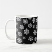 Silberschneeflocken auf schwarzem Hintergrund Kaffeetasse (Links)