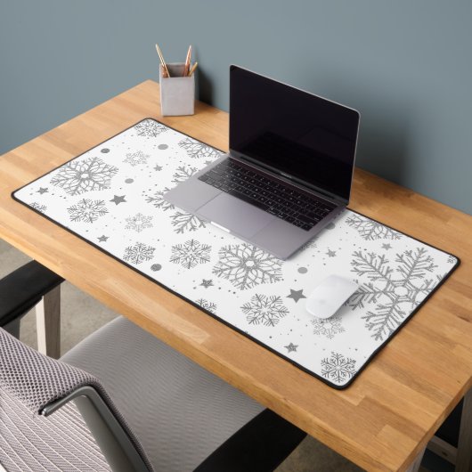 Silberschneeflocken auf weiß schreibtischunterlage (Büro 2)