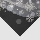 Silberschneeflocken Glitzern und Lichter auf schwa Seidenpapier (Ausschnitt)