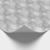 Silberschneeflocken und weiße Schneeflocken Geschenkpapier (Ecke)