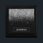 Silberschwarzer Glitzer Girl Monogram Name Erinnerungskiste<br><div class="desc">Schwarz und Silber Sparkle Glitzer Monogram Name Jewelry Keepake Box. Dies macht den perfekten Abschluss,  Geburtstag,  Hochzeit,  Brautparty,  Jubiläum,  Babydusche oder Junggeselinnen-Abschied Geschenk für jemanden,  die Lieben glamourösen Luxus und schicke Stile.</div>