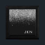 Silberschwarzer Glitzer Monogram-Mädchenname Erinnerungskiste<br><div class="desc">Schwarz und Silber Sparkle Glitzer Monogram Name Jewelry Keepake Box. Dies macht den perfekten Abschluss,  Geburtstag,  Hochzeit,  Brautparty,  Jubiläum,  Babydusche oder Junggeselinnen-Abschied Geschenk für jemanden,  die Lieben glamourösen Luxus und schicke Stile.</div>