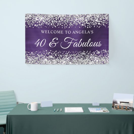 Silberteppich Dark Violet Foil 40 & Fabulous Glitz Banner (Messeveranstaltung)