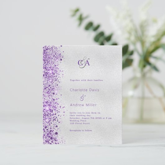 Silberviolett lila Budget Hochzeitseinladung (Stehend Vorderseite)