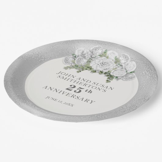 Silberweiße Blume 25. Hochzeitstag Pappteller (Schrägansicht)