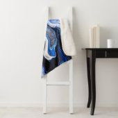 Silberweiße, dunkle Marmorstruktur. Sherpadecke (Beispiel)