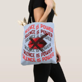 Silence Is Power Bold Typography Art Tasche (Von Nahem)