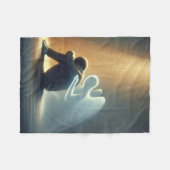 Silent Comfort – Angel of Light Spiritual Healing Fleecedecke (Vorderseite (Horizontal))