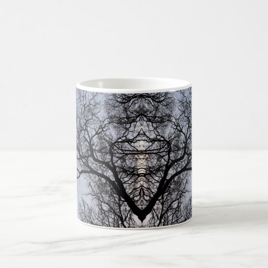 Silhouette Baummuster und blauer Himmel Kaffeetasse (Mittel)