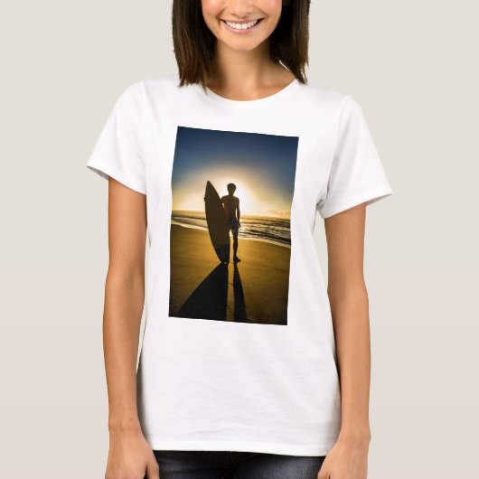Silhouette bei Sonnenaufgang T-Shirt (Vorderseite)