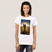 Silhouette bei Sonnenaufgang T-Shirt (Vorne ganz)