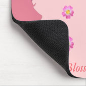 Silhouette, Blume und Text auf Rosa Mousepad (Ecke)