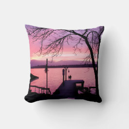 Silhouette Couple on Dock mit rosa Sunset Sky Kissen