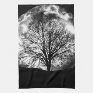 Silhouette der Bäume vor Vollmond Geschirrtuch