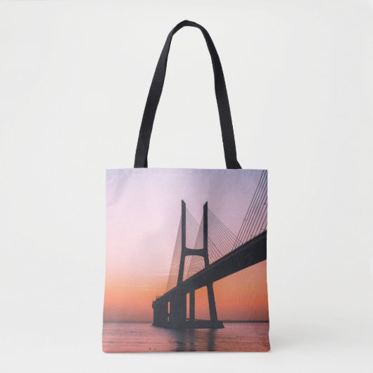 SILHOUETTE DER BRÜCKE UNTER KLAREM LUG TASCHE (Vorderseite)