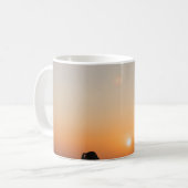 Silhouette der Frau am Rande der Ewigkeit Kaffeetasse (Vorderseite Links)