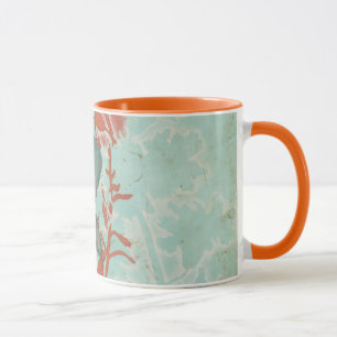 Silhouette der roten Blumen auf aquamarinem Tasse