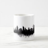 Silhouette der Stadt auf malerische Art Kaffeetasse (Mittel)
