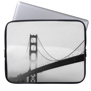 Silhouette DER VON MIST GEDECKTEN BRÜCKE Laptopschutzhülle