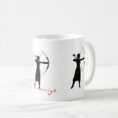 Silhouette der weiblichen Bogenschütze Thunder_Cov Kaffeetasse (VorderseiteRechts)