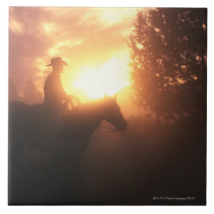 Silhouette des Cowboys auf einem Pferd Fliese
