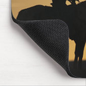 Silhouette des Cowboys auf Pferden bei Sonnenunter Mousepad (Ecke)