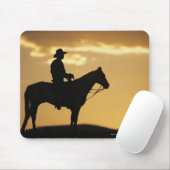 Silhouette des Cowboys auf Pferden bei Sonnenunter Mousepad (Mit Mouse)