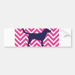 Silhouette des Hundes in Blau auf rosa Zickzack Mu Autoaufkleber